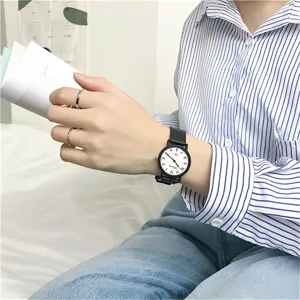 Montre étudiante minimaliste noir et blanc, style coréen, montre à quartz décontractée pour couples.