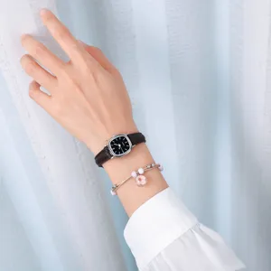 Koreanischer Ins-Stil Mode kleine quadratische Quarzuhr mit braunem Lederarmband und Armband.