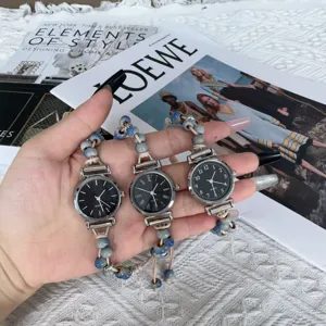 Verstellbare kleine Zifferblatt Damen Uhr mit Perlen geflochtenem Armband minimalistisch