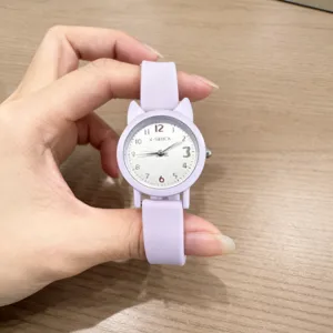 Orologio al quarzo viola con orecchie di gatto carino per ragazze, stile gelatina casual.