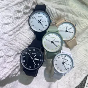 Minimalist quartz watch for students, silent design with silicone strap and clear dial markers.