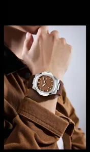 Herren Armbanduhr mit braunem Silikonarmband und edlem Zifferblatt für Business und Freizeit