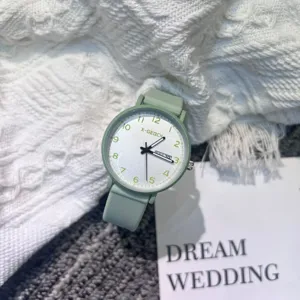 Green student quartz watch for exams, silent design with clear dial, practical for daily wear.
