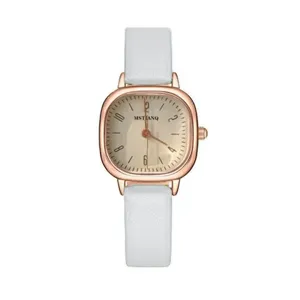 Elegante orologio al quarzo da donna con cinturino in pelle bianca e cassa color oro rosa.
