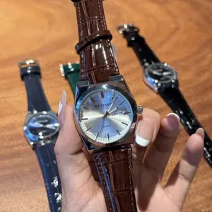 Orologio al quarzo da uomo d'affari di lusso con cinturino in pelle marrone e calendario.