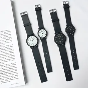 Minimaliste style ins étudiant montre à quartz ensemble noir et blanc couples montre décontractée