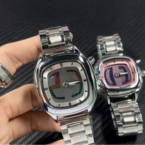 Orologio da polso da uomo in acciaio inossidabile quadrante colorato design quadrato.
