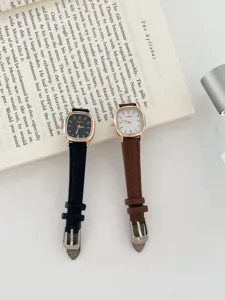 Minimalistiko tetragono gynaikio roloi retro sik chalazia me dermatino louri