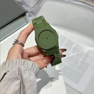 Minimalist green resin quartz watch for men and women, stylish daily waterproof wristwatch.