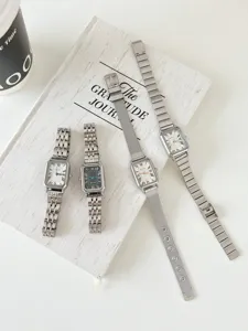 Orologio al quarzo quadrato minimalista da donna, quadrante con numeri romani e cinturino.