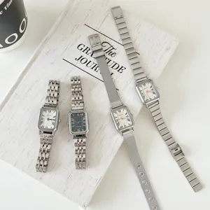 Orologio donna al quarzo quadrante rettangolare numeri romani cinturino metallo elegante