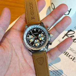 Orologio quarzo uomo dettaglio cronografo luminoso cinturino pelle lusso business