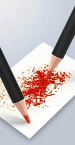 Gros plan de crayons de couleur vibrants avec des copeaux rouges riches sur papier blanc.