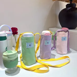 Borsa porta borraccia in tela con tracolla, portabicchieri colorato portatile per uso quotidiano.