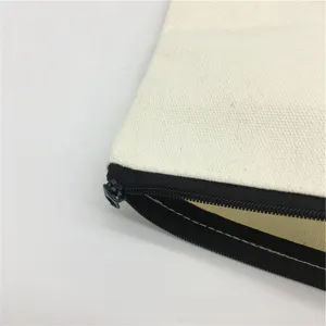 Leinwand Federmäppchen Detail Nahaufnahme mit schwarzem Reißverschluss und Textur.