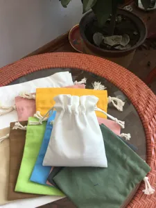 Mehrfarbige blanko Leinen Kordelzugbeutel, langlebige Baumwoll-Aufbewahrungstaschen für Geschenke.