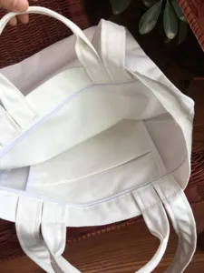 White canvas tote bag with zipper and inner pocket, casual shoulder bag for daily use.