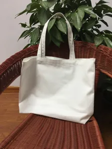 Einfache weiße Segeltuchtasche, DIY handgemachte Umhängetasche und lässige Einkaufstasche.
