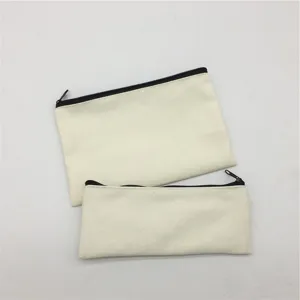 Leinwand Reißverschlusstaschen Detailansicht, beiges Federmäppchen und Kosmetiktasche.
