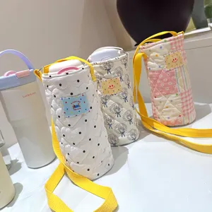Sac de bouteille d'eau matelassé avec sangle, jolie pochette portable à fleurs pour voyage.