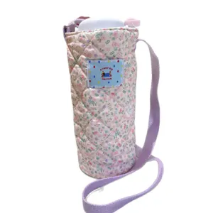 Gesteppte Blumen Wasserflaschentasche mit Umhängeriemen, süße tragbare Tasche für den Alltag.