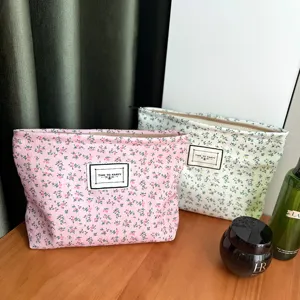 Floral canvas cosmetic bag, cute travel makeup pouch with zipper for women and girls daily use.