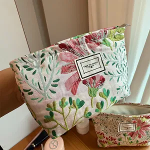 Blumenbestickte Kosmetiktasche, tragbare Make-up-Tasche mit grossem Stauraum für Frauen.