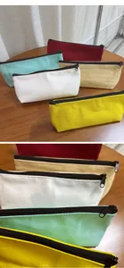 Detailansicht des Federmäppchens aus Canvas, einfarbige Stifttasche mit Reißverschluss.