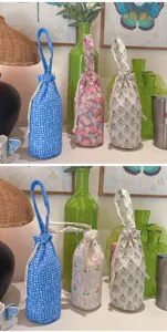 Borsa per bottiglia d'acqua trapuntata con manico a coulisse, simpatica custodia floreale per tazza.