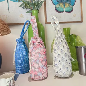 Borsa trapuntata per bottiglia d'acqua con coulisse, custodia floreale portatile per uso quotidiano.