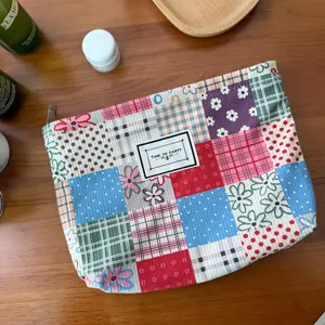 Large capacity cosmetic bag portable patchwork plaid makeup bag stylish travel storage pouch for women