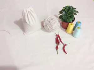 Baumwoll Kordeltasche als Aufbewahrungsbeutel fuer Geschenke und DIY, Detailansicht.