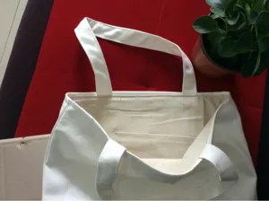 Weißer Canvas Tragetasche mit Innentasche, strapazierfähige Umhängetasche für Alltag.
