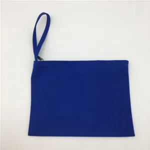 Blaues Kosmetiktäschchen Detail aus Canvas, Reißverschluss und Handschlaufe, DIY.