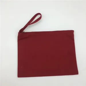 Rote Canvas Tasche mit Gewebebund und Handschlaufe für Makeup und Alltagssnutzung.