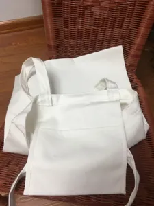 Schlichte weisse Canvas Tragetasche Detailaufnahme, blanko DIY Shopper Tasche.