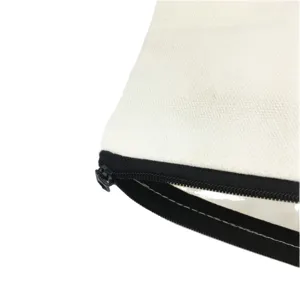 DIY weisse Leinen Federmaeppchen Reissverschluss Detailansicht, leere handgemachte Tasche.