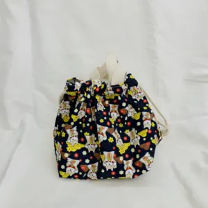 Japanischer Stil süßer Cartoon Hundemuster Leinwand Kordelzug Bento Lunch Tasche mit Griffen.