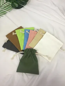 Bunte Leinwand Kordelzug Taschen Detail Ansicht, perfekt für Geschenke und Aufbewahrung.