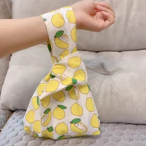 Japanische Stoff-Knotentasche mit süßem Zitronenmuster, stilvolle kompakte Handtasche.