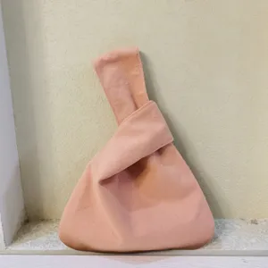 Rosa japanische Knoten Canvas Handtasche Detail, geraeumige Tasche fuer den Alltag.