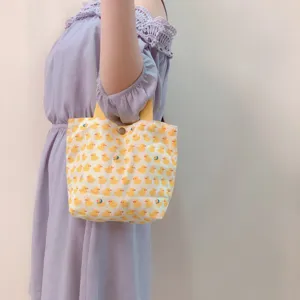 Kleine Segeltuch Handtasche mit süßem gelbem Entenmuster für den täglichen Gebrauch.