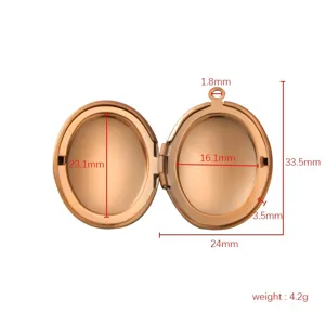 Vue détaillée montrant les dimensions précises du pendentif médaillon ovale en acier.