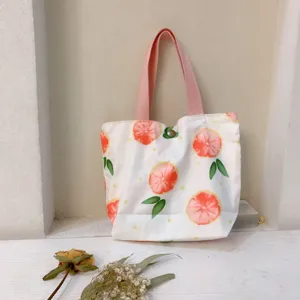 Süsser Canvas Tragetasche mit frischem Zitrusfrucht-Druck, rosa Träger, ideal für Alltag.