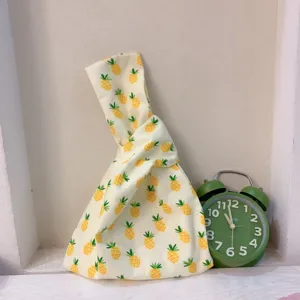 Japanischer Ananas Druck Stoff Knoten Handtasche, süße lässige Beuteltasche für Damen.