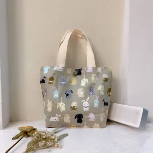 Japanischer Stil Canvas Tragetasche mit niedlichem Hasenmuster und Beigegriffen Detail