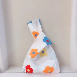 Japanische Knoten-Handtasche mit buntem Blumenmuster, lässige Stofftasche für Damen.