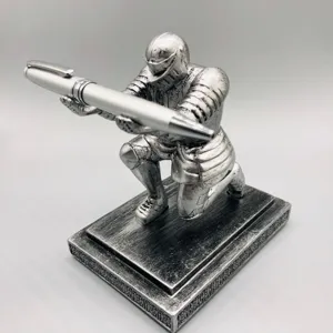 Creative Resin Knight Pen Holder Retro Executive Warrior Desk Organizer Office Decor Stationery Pen Stand Figurine Gift