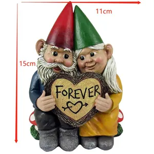 Statue de nains de jardin couple mignons avec panneau cœur, superbe déco extérieure.