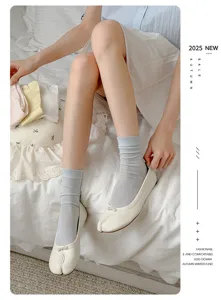Chaussettes tabi d'été en soie pour femmes, fines rafraîchissantes, unies usage quotidien.